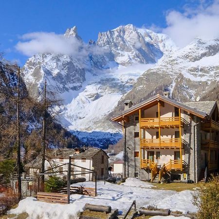 Hotel Aigle Courmayeur Bagian luar foto