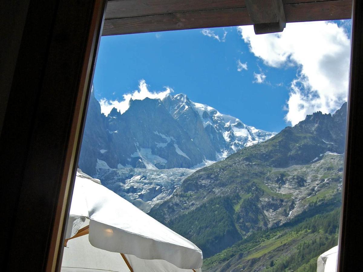 Hotel Aigle Courmayeur Bagian luar foto