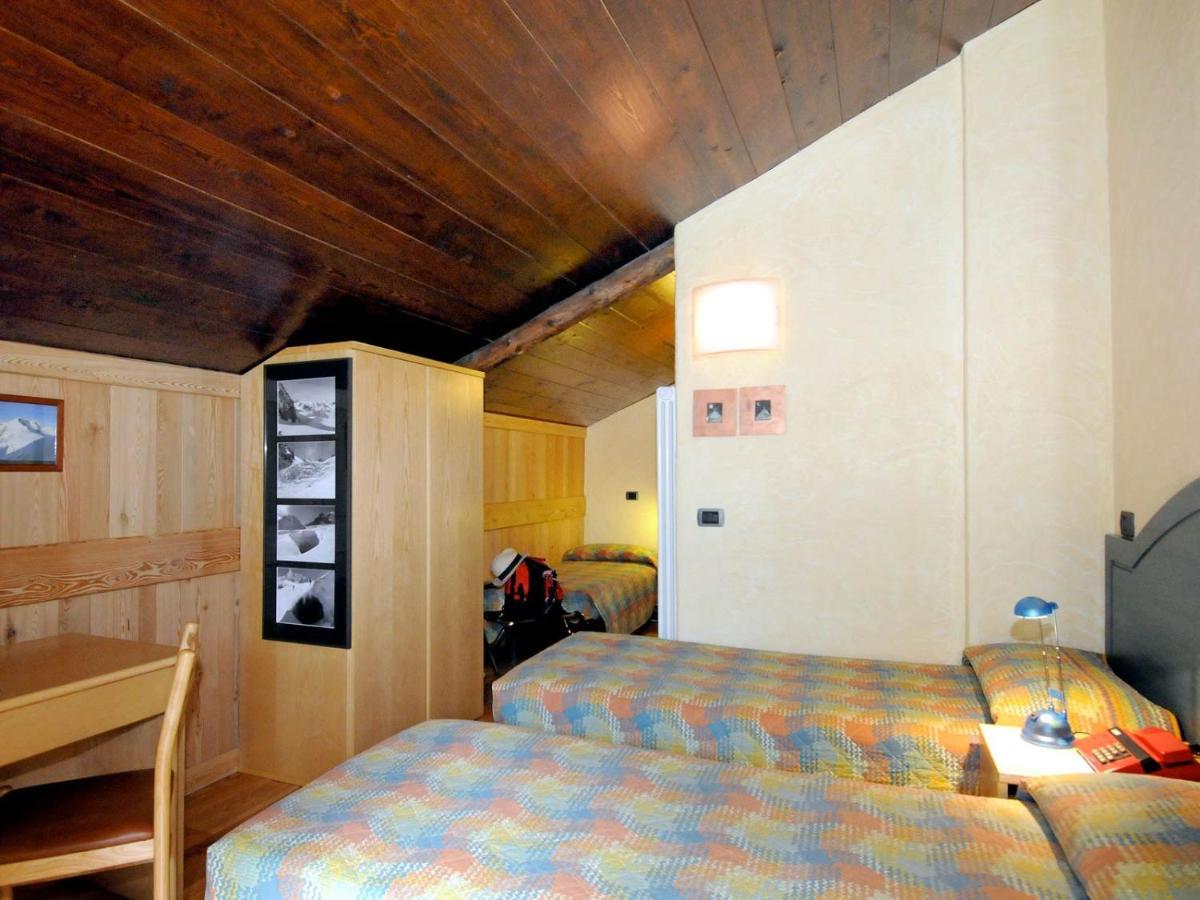 Hotel Aigle Courmayeur Bagian luar foto