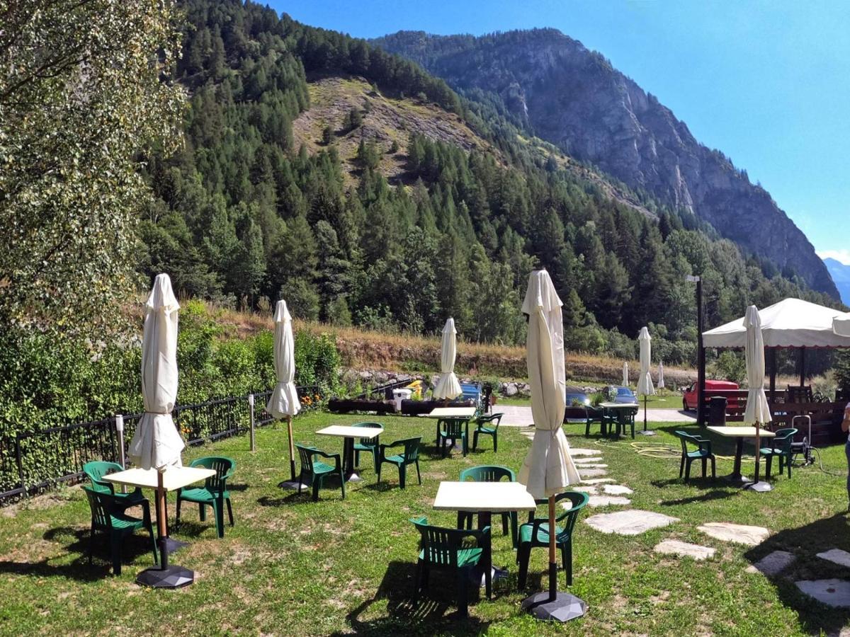 Hotel Aigle Courmayeur Bagian luar foto