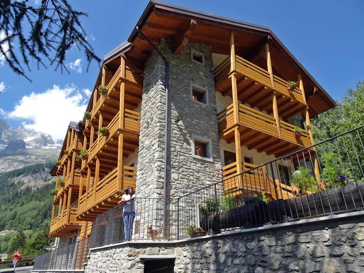 Hotel Aigle Courmayeur Bagian luar foto
