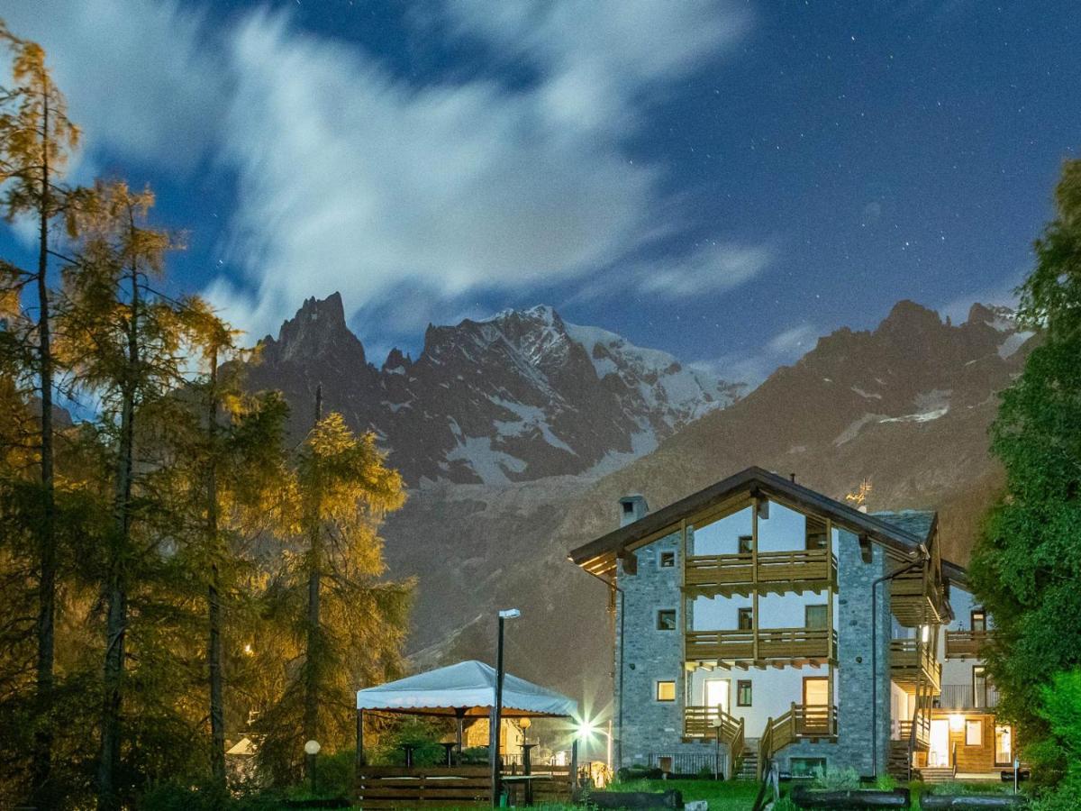 Hotel Aigle Courmayeur Bagian luar foto