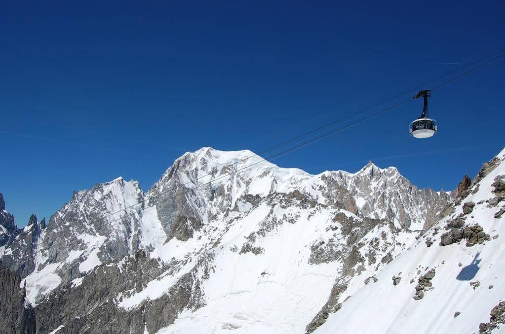 Hotel Aigle Courmayeur Bagian luar foto