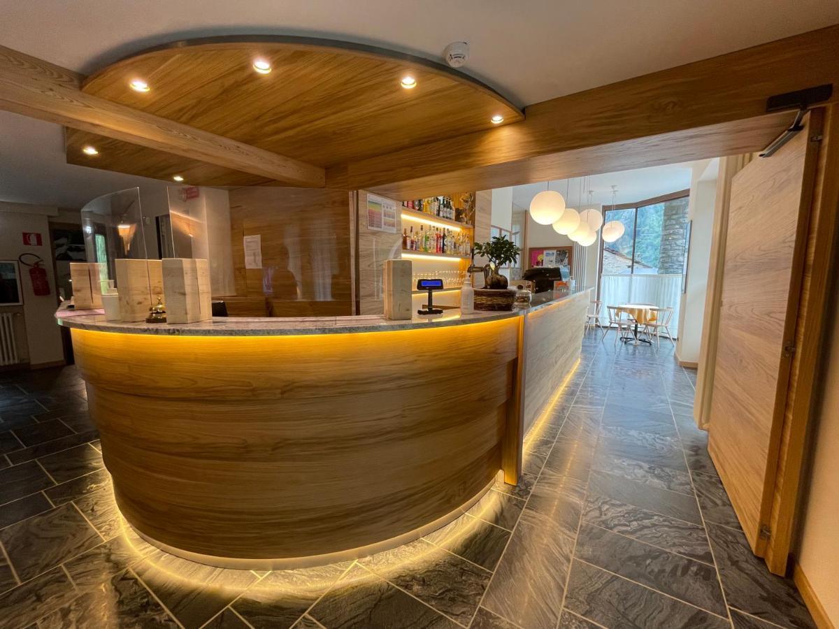 Hotel Aigle Courmayeur Bagian luar foto