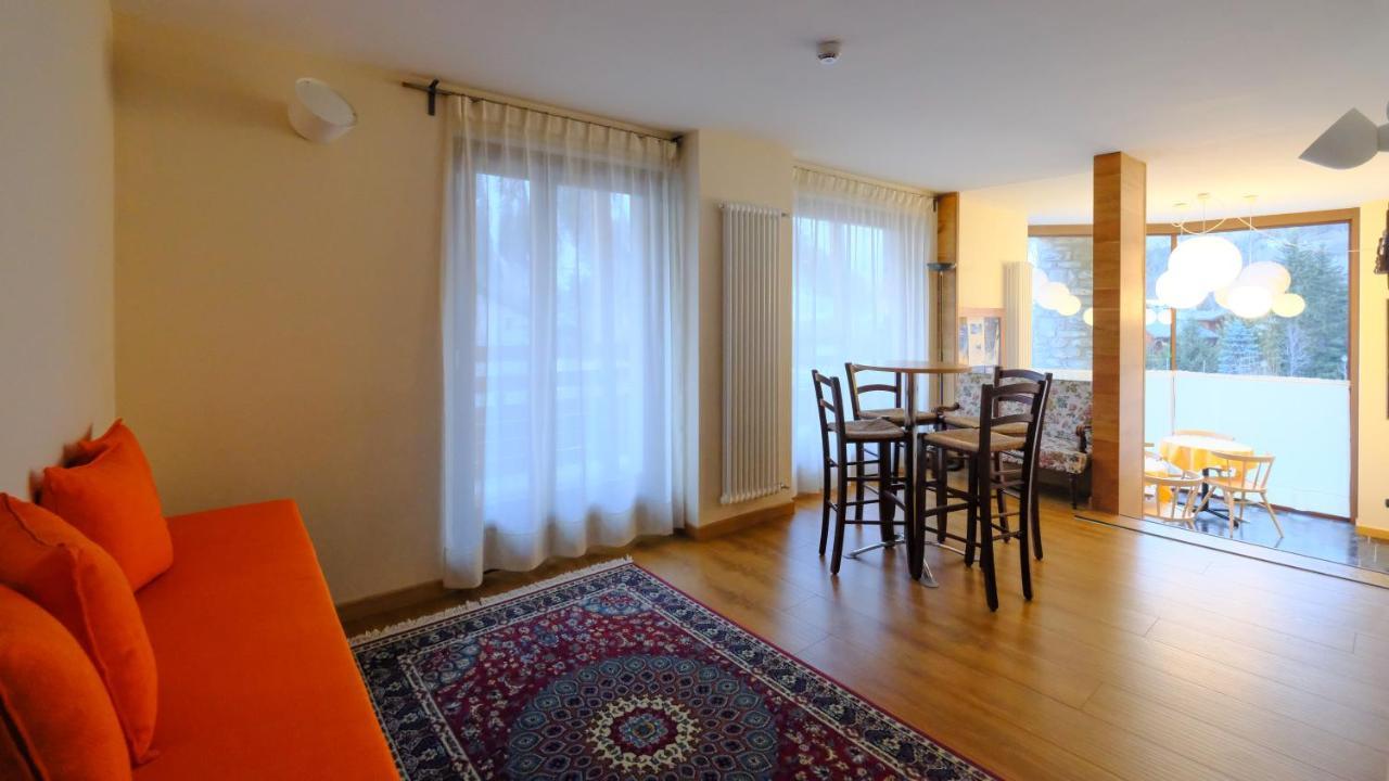 Hotel Aigle Courmayeur Bagian luar foto
