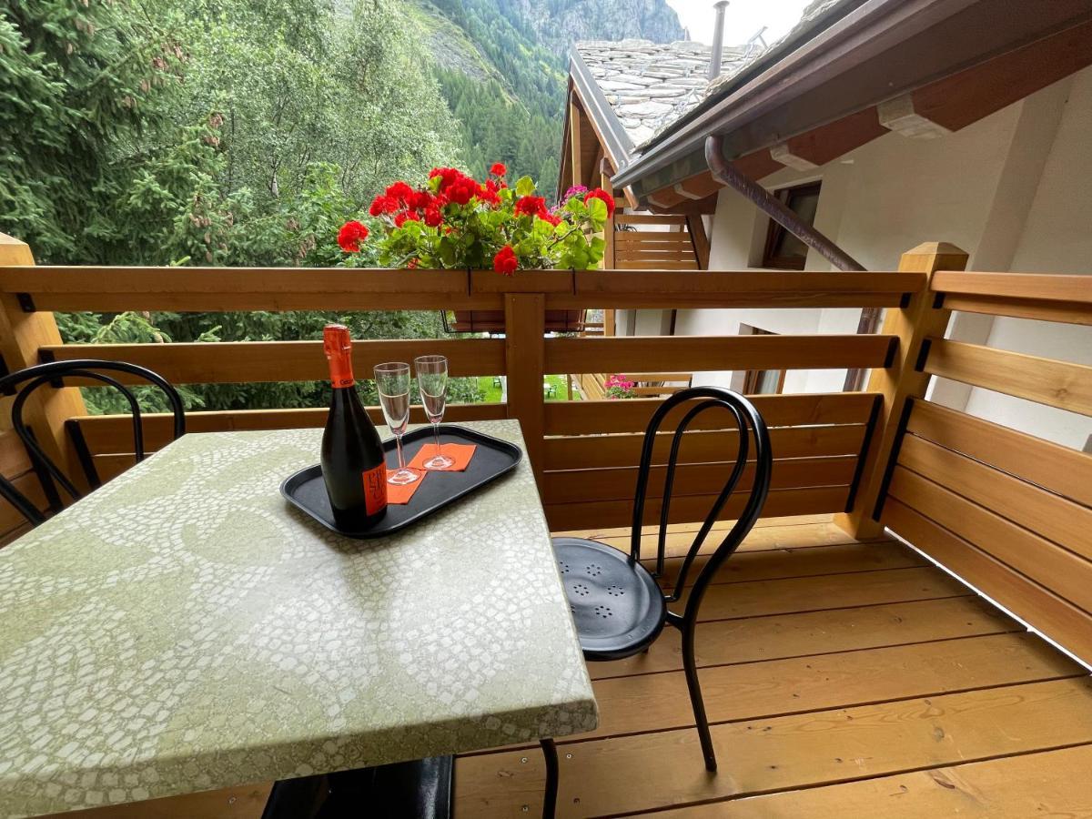 Hotel Aigle Courmayeur Bagian luar foto