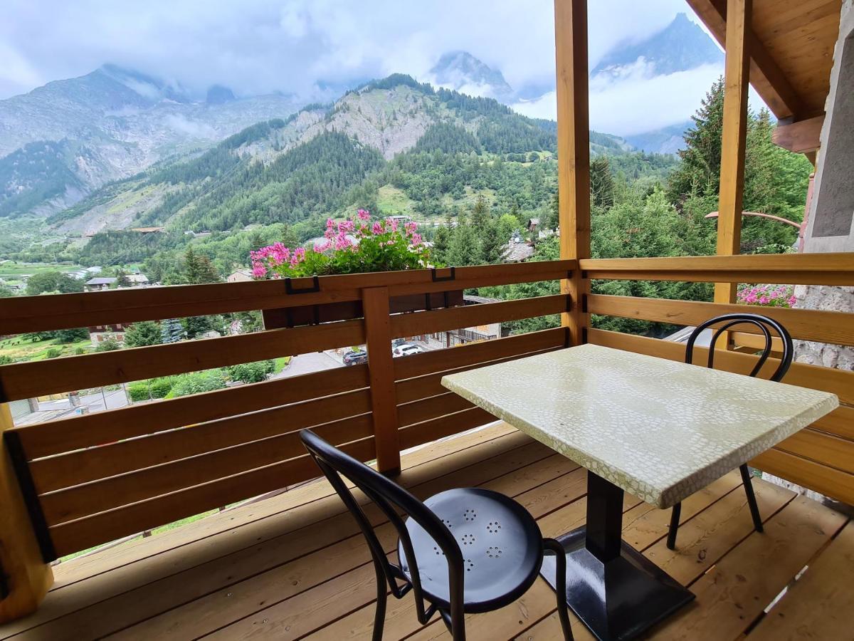 Hotel Aigle Courmayeur Bagian luar foto