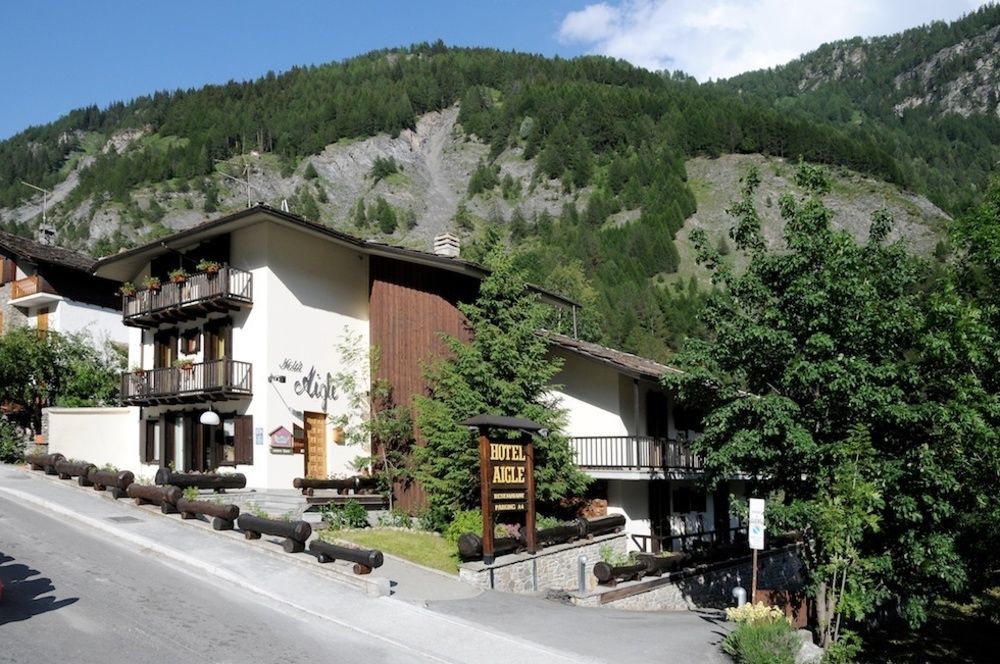 Hotel Aigle Courmayeur Bagian luar foto